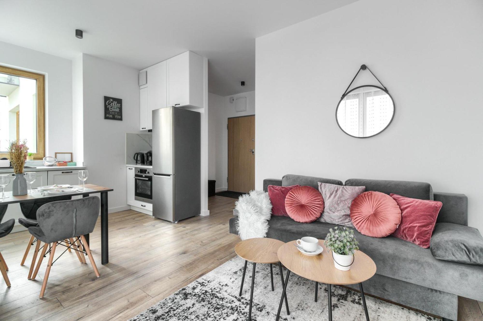 M&r Airport&business Wynalazek - Fast Wi-fi - Underground Garage - Self Check-in - Netflix - 6 Min From Chopin Airport Leilighet