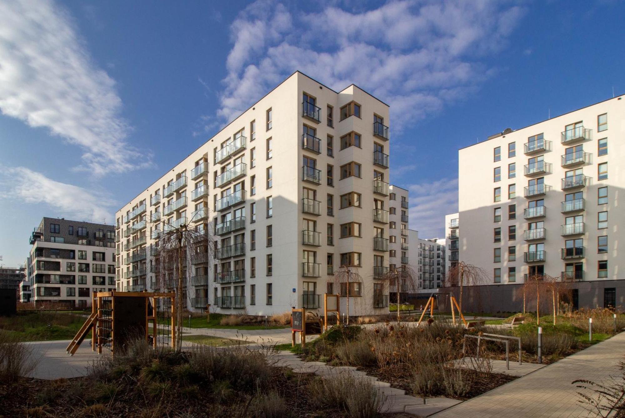 Leilighet M&r Airport&business Wynalazek - Fast Wi-fi - Underground Garage - Self Check-in - Netflix - 6 Min From Chopin Airport