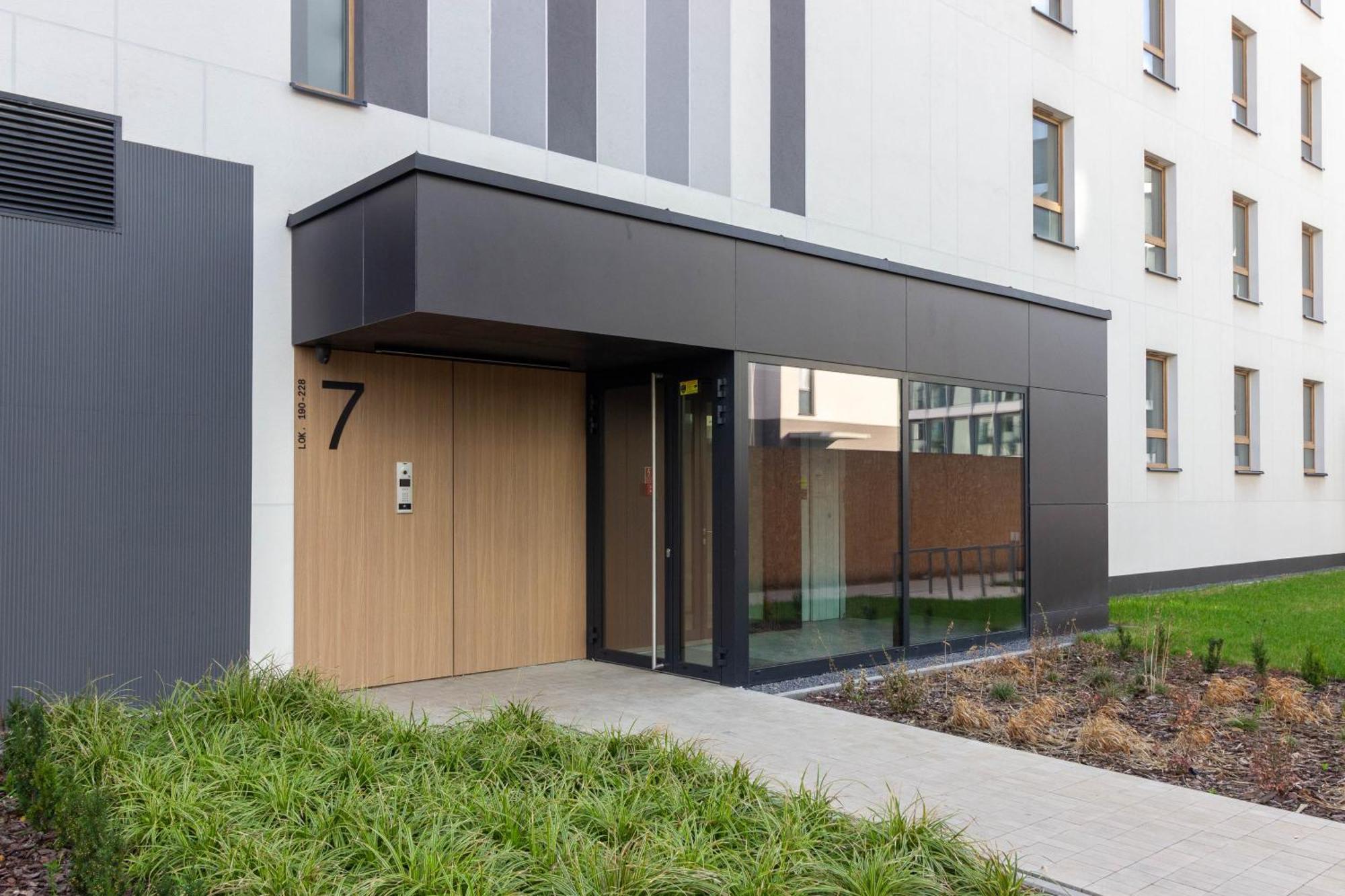 M&r Airport&business Wynalazek - Fast Wi-fi - Underground Garage - Self Check-in - Netflix - 6 Min From Chopin Airport Warszawa
