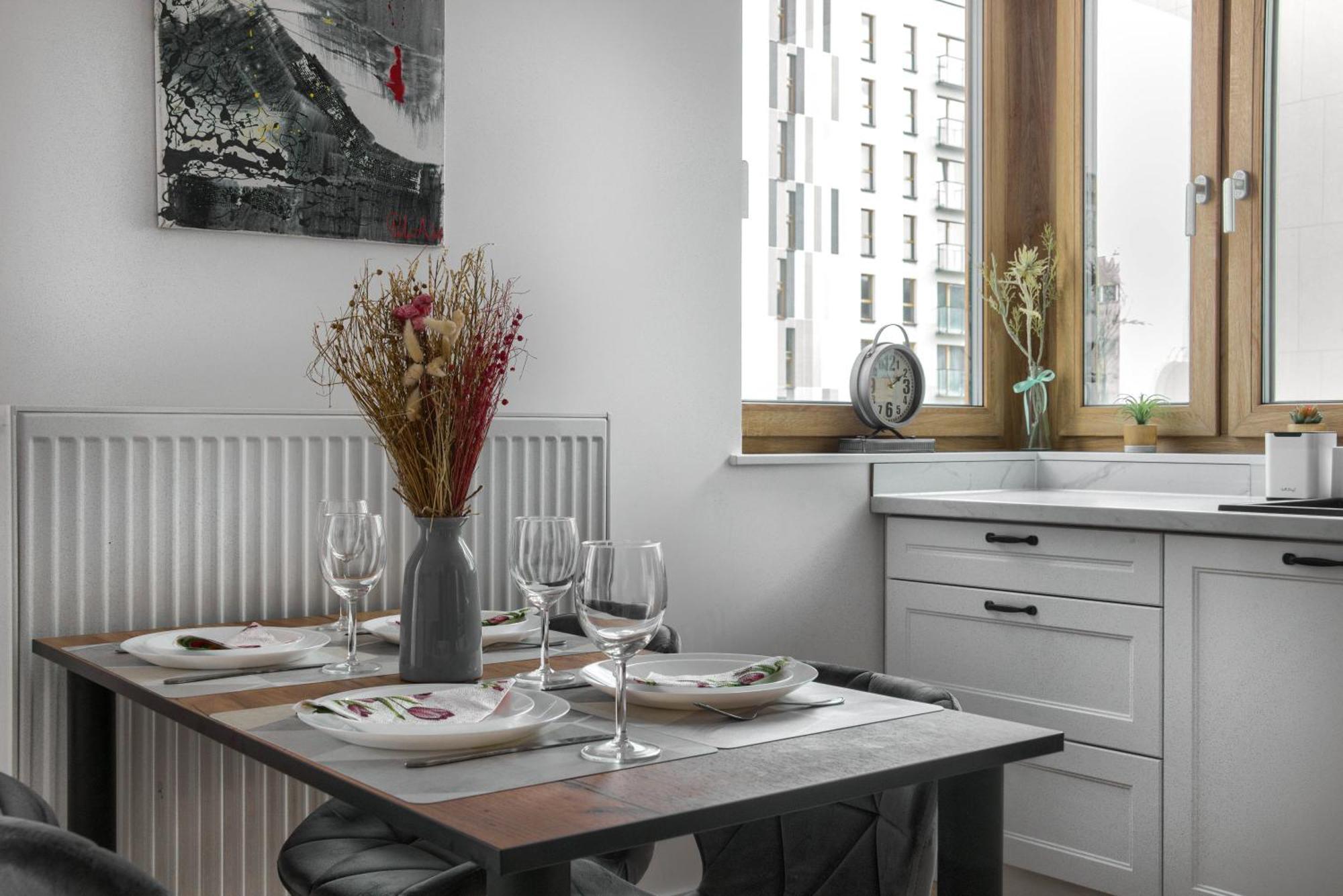 Leilighet M&r Airport&business Wynalazek - Fast Wi-fi - Underground Garage - Self Check-in - Netflix - 6 Min From Chopin Airport Warszawa