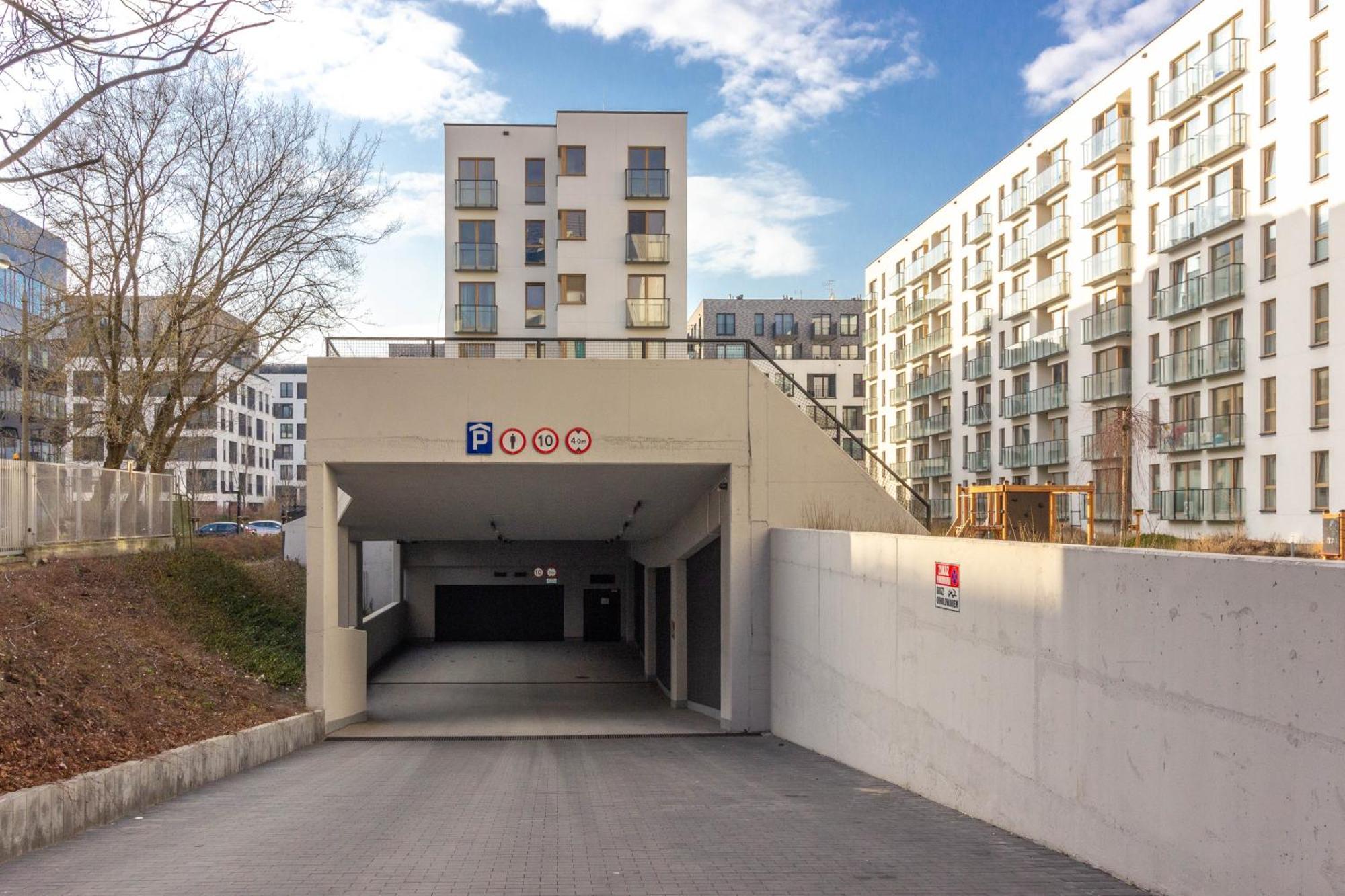 M&r Airport&business Wynalazek - Fast Wi-fi - Underground Garage - Self Check-in - Netflix - 6 Min From Chopin Airport Leilighet Warszawa