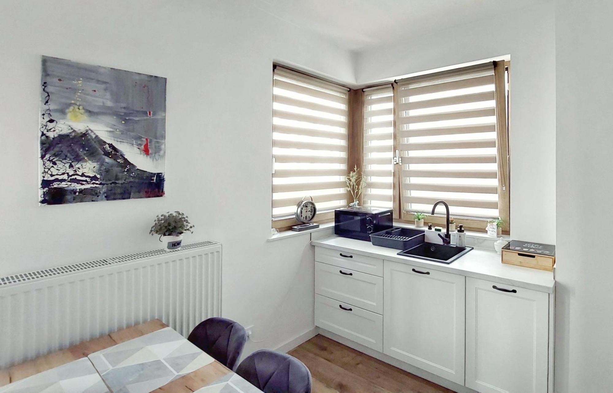 Leilighet M&r Airport&business Wynalazek - Fast Wi-fi - Underground Garage - Self Check-in - Netflix - 6 Min From Chopin Airport *